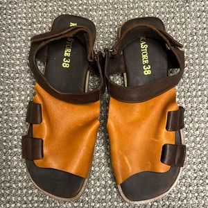 Beautiful handmade all leather sandals. Made in Brazil. Size 9